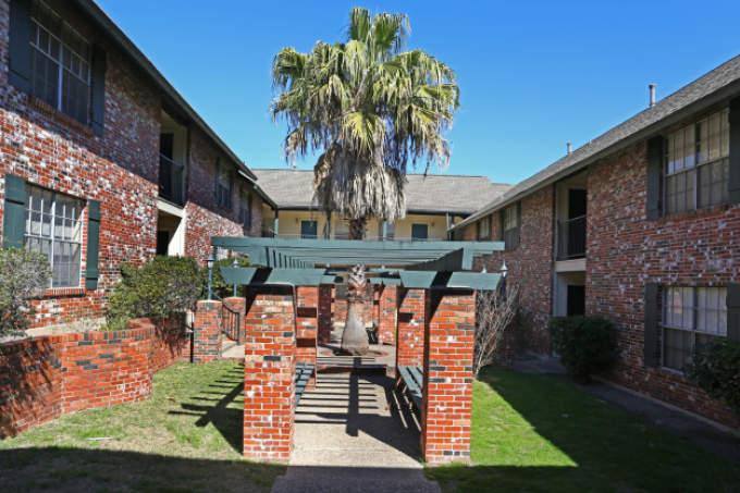 Apartment for rent at 400 W Anderson Lane, Austin, TX 78752