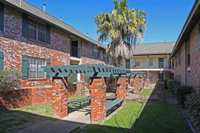 Apartment for rent at 400 W Anderson Lane, Austin, TX 78752