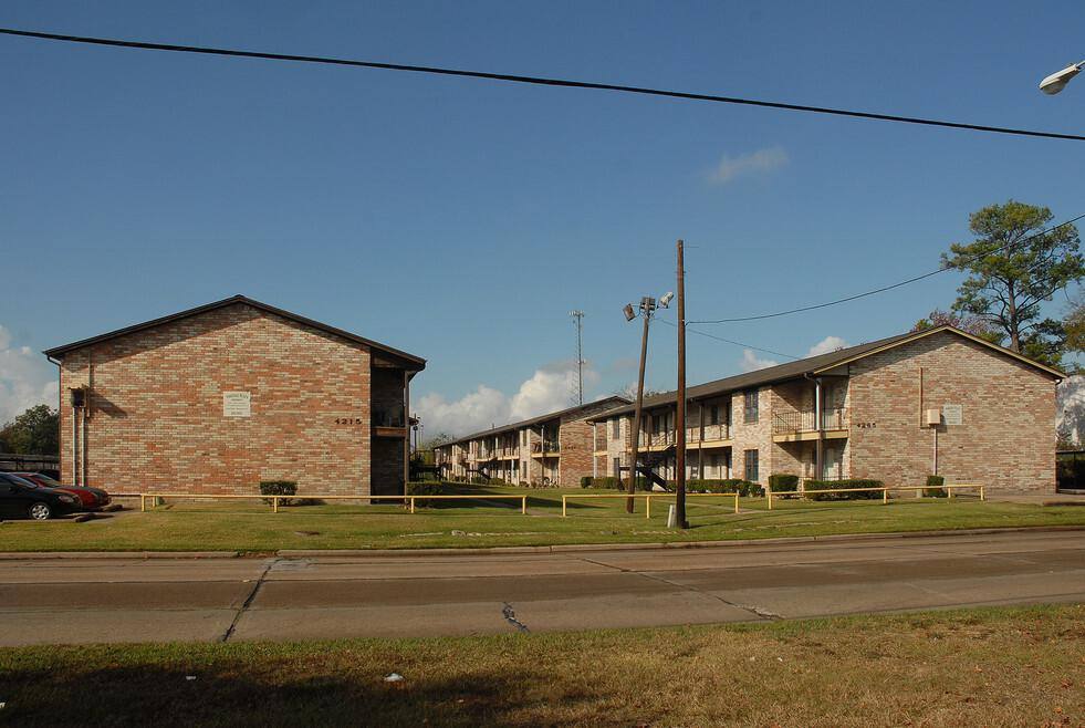 House for rent at Parkdale Plaza, 4215 Crow Rd, Beaumont, TX 77706