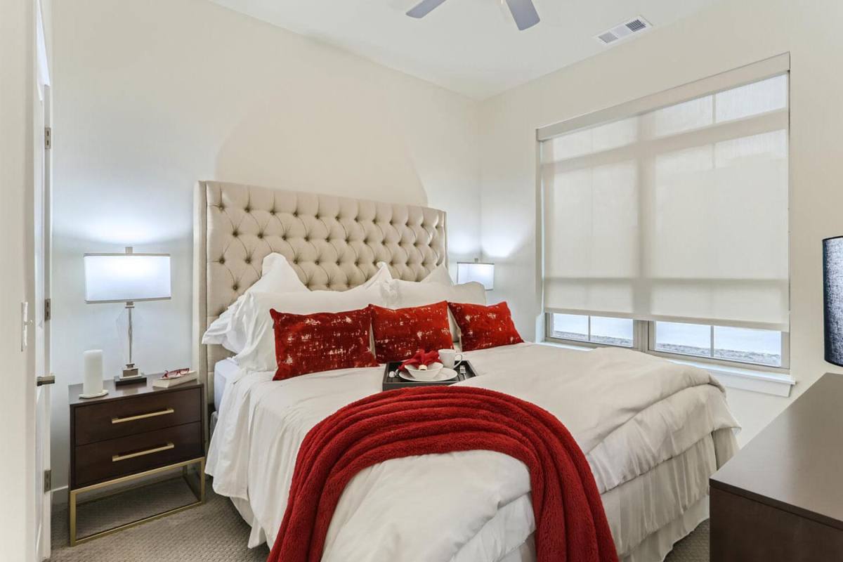 Apartment for rent at 2450 Plum Grove Rd, Schaumburg, IL 60173