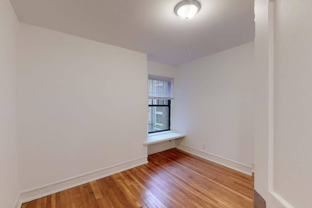 Apartment for rent at 5335 S Kimbark Ave, Chicago, IL 60615