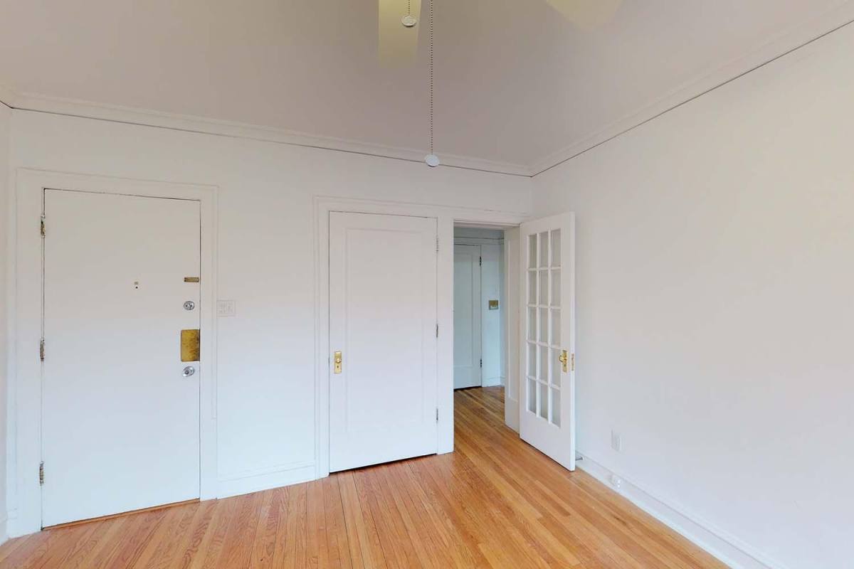 Apartment for rent at 1440 E 52nd St, Chicago, IL 60615