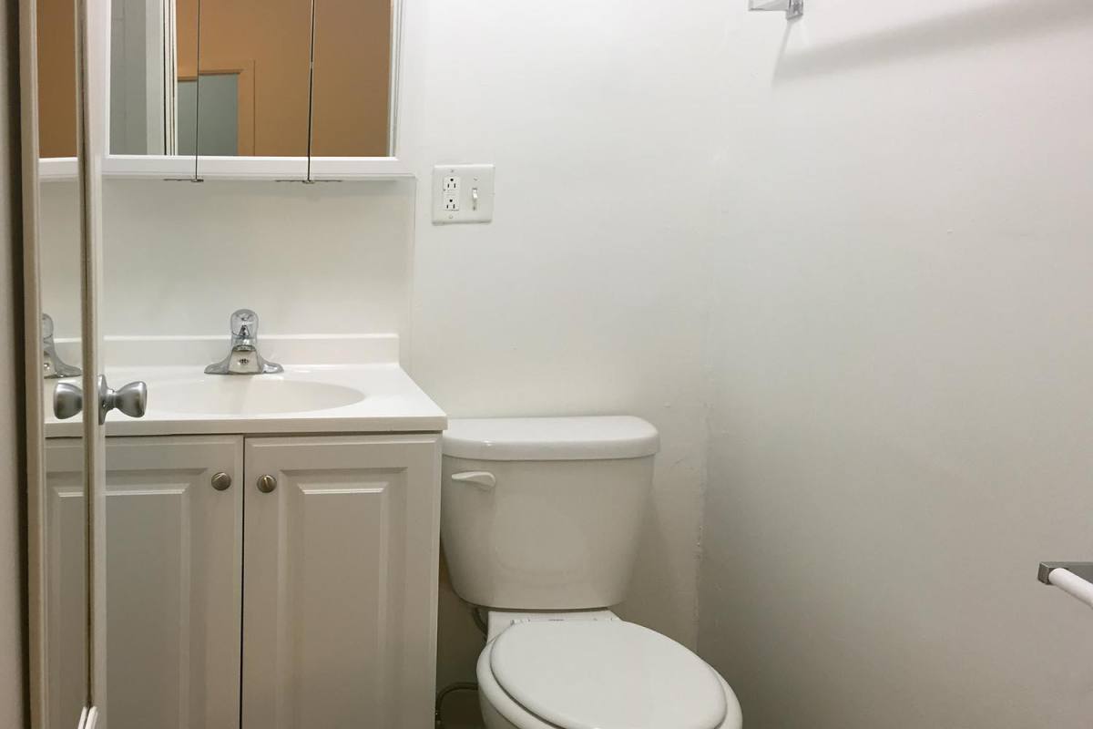 Apartment for rent at 5405 S Woodlawn Ave, Chicago, IL 60615