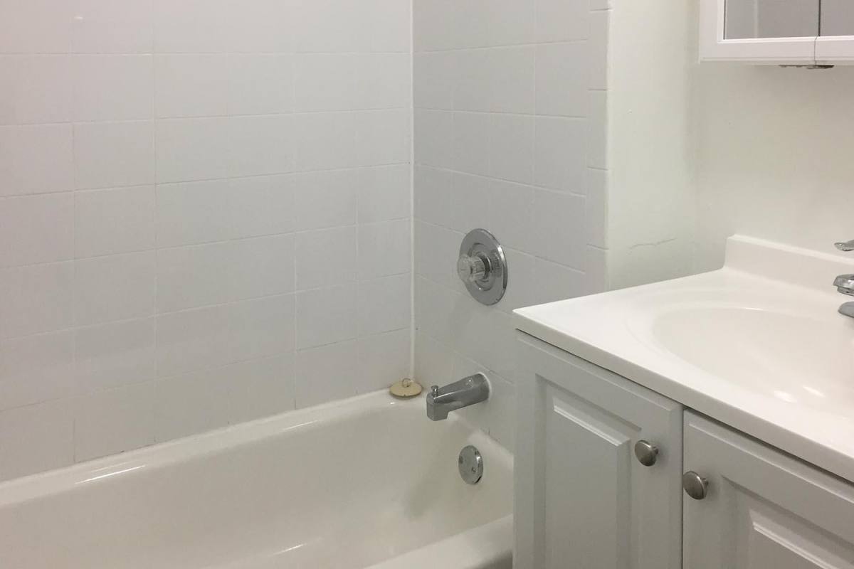 Apartment for rent at 5405 S Woodlawn Ave, Chicago, IL 60615
