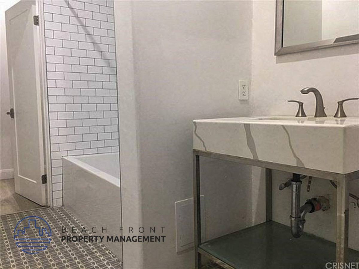 Apartment for rent at 681 Shatto Place, Los Angeles, CA 90005