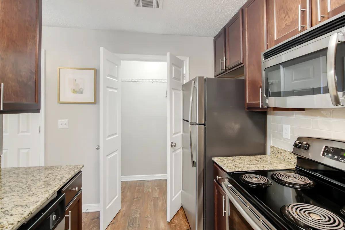 Apartment for rent at Lakeshore Pointe Resort, 111 Lakeshore Dr, Brandon, MS 39047
