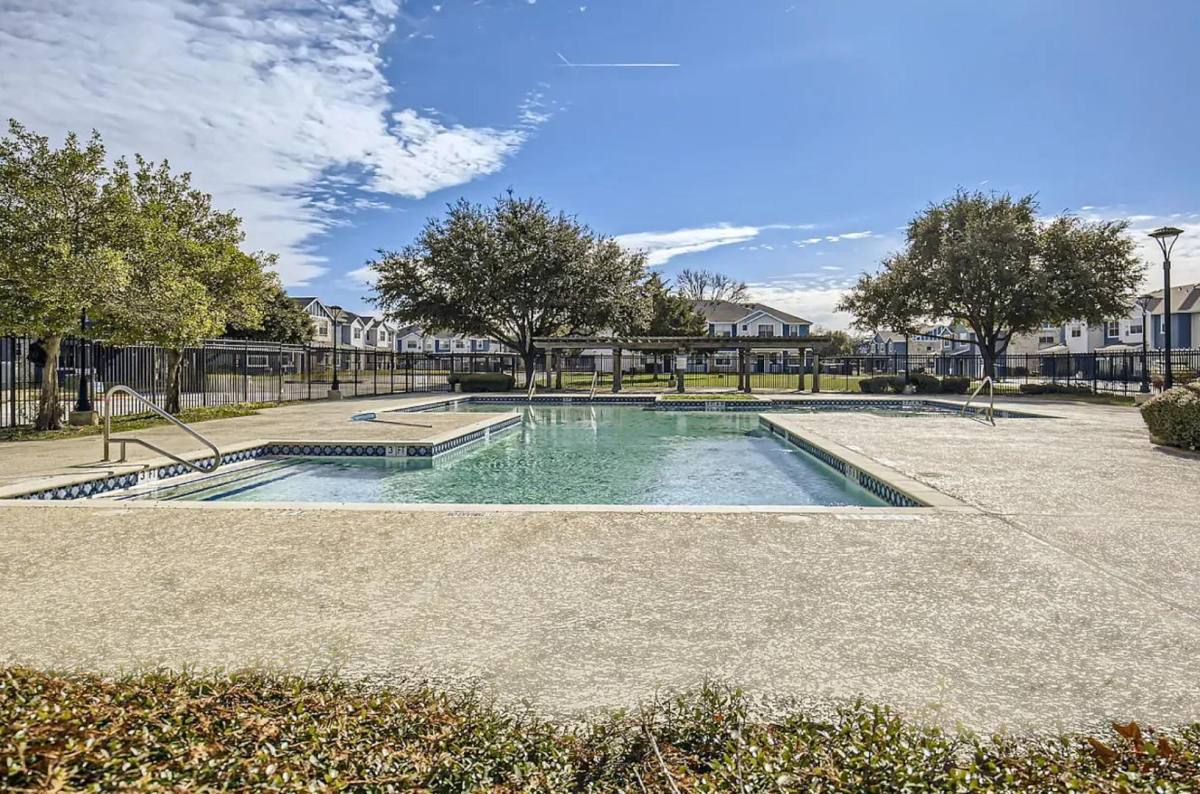 Townhouse for rent at 4722 Meadow St, Dallas, TX 75215