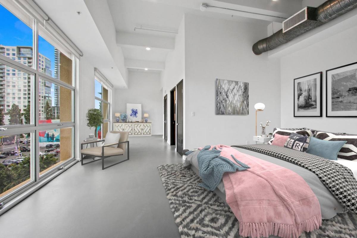 Apartment for rent at 1000 South Hope Street, 1000 S Hope St, Los Angeles, CA 90015
