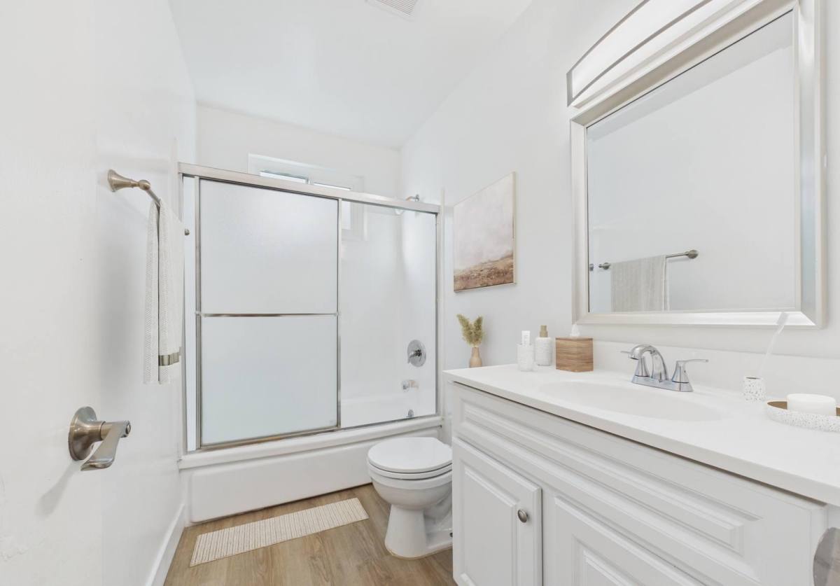 Apartment for rent at 5049 Buffalo Avenue, 5049-5117 Buffalo Ave, Sherman Oaks, CA 91423