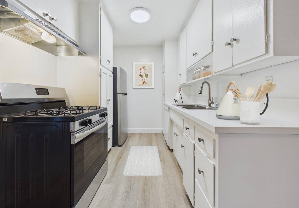 Apartment for rent at 5049 Buffalo Avenue, 5049-5117 Buffalo Ave, Sherman Oaks, CA 91423