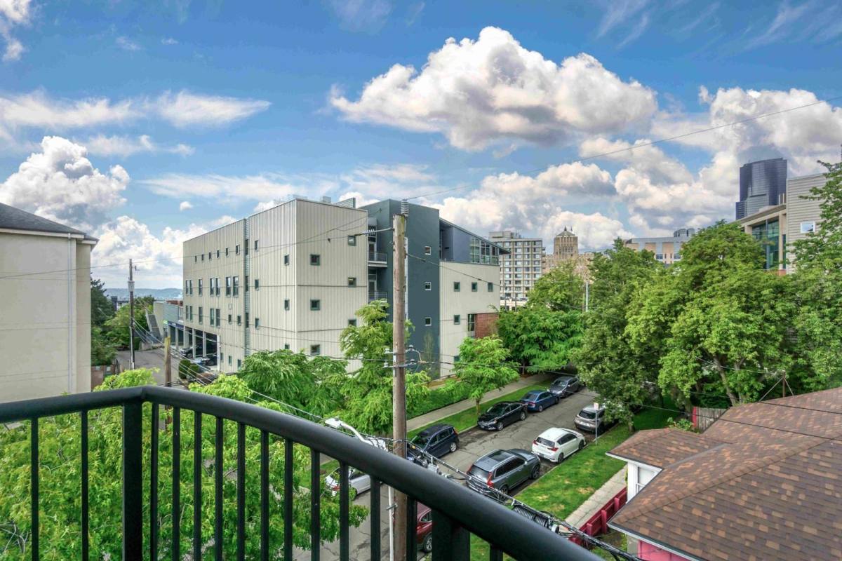 Apartment for rent at 914 E Terrace St, Seattle, WA 98122