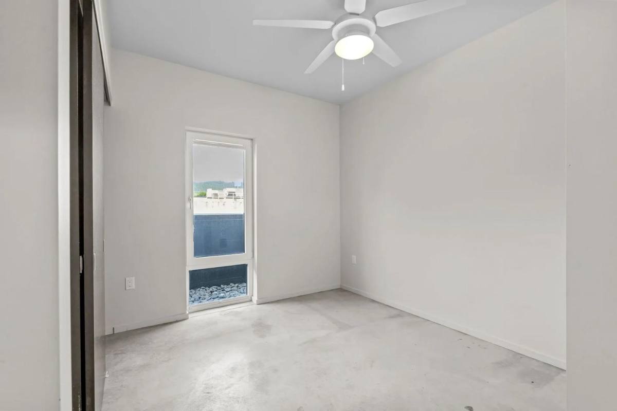 Townhouse for rent at Couch's Addition, 2112 NW Quimby St, Portland, OR 97210