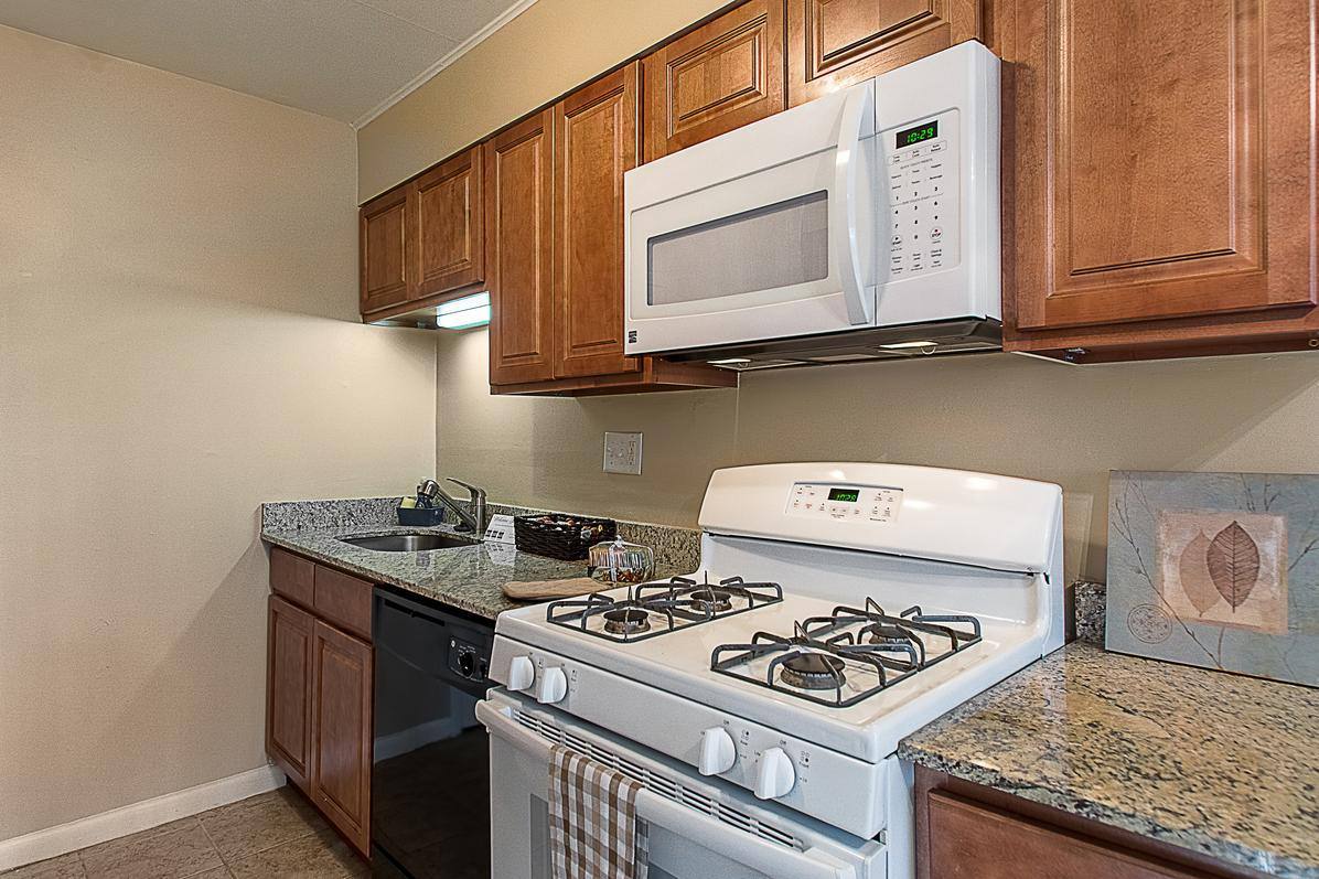 Apartment for rent at Meshanticut House, 630 Oaklawn Ave, Cranston, RI 02920