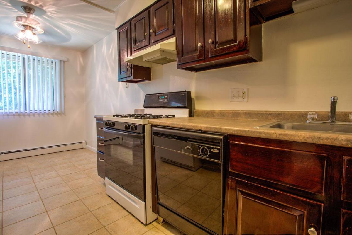 Apartment for rent at Meshanticut House, 630 Oaklawn Ave, Cranston, RI 02920
