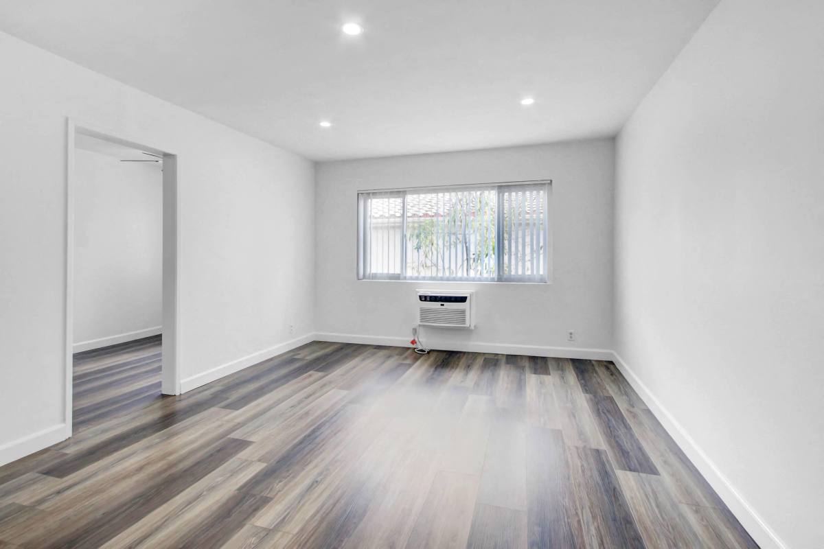 Apartment for rent at Country Club Apartment Homes, 15210 Sherman Way, Van Nuys, CA 91405