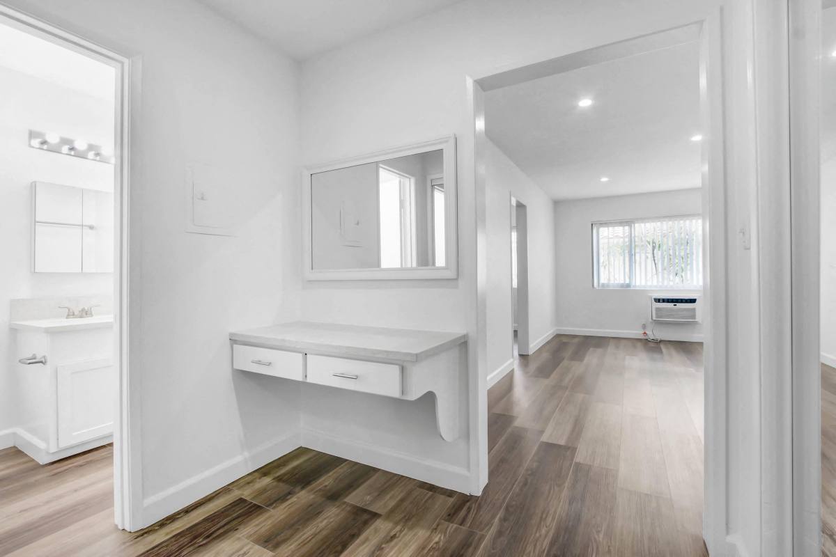 Apartment for rent at Country Club Apartment Homes, 15210 Sherman Way, Van Nuys, CA 91405