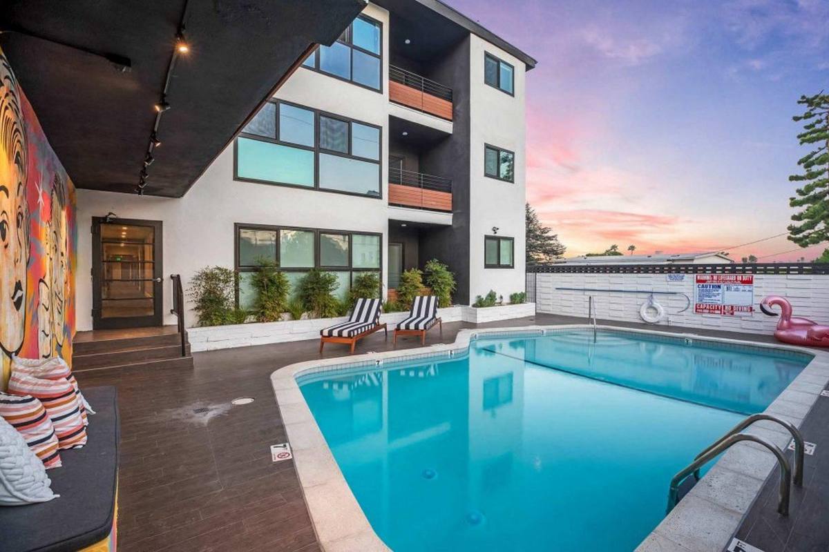 Apartment for rent at 1425 North Crescent Heights Boulevard, 1425 N Crescent Heights, Los Angeles, CA 90046