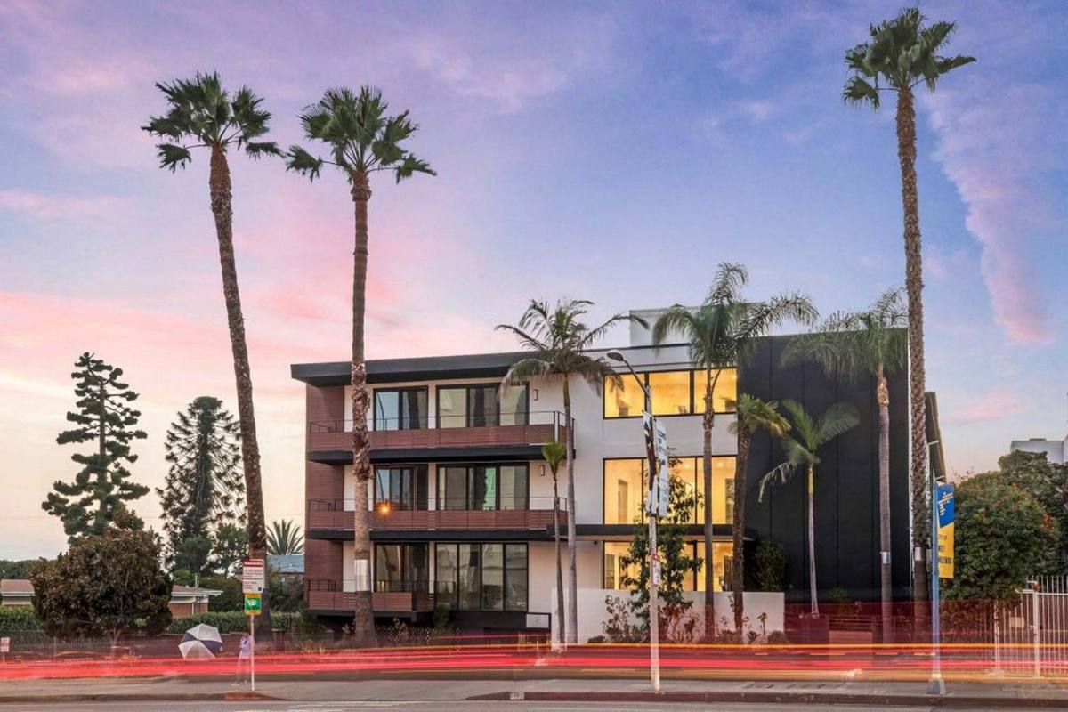 Apartment for rent at 1425 North Crescent Heights Boulevard, 1425 N Crescent Heights, Los Angeles, CA 90046