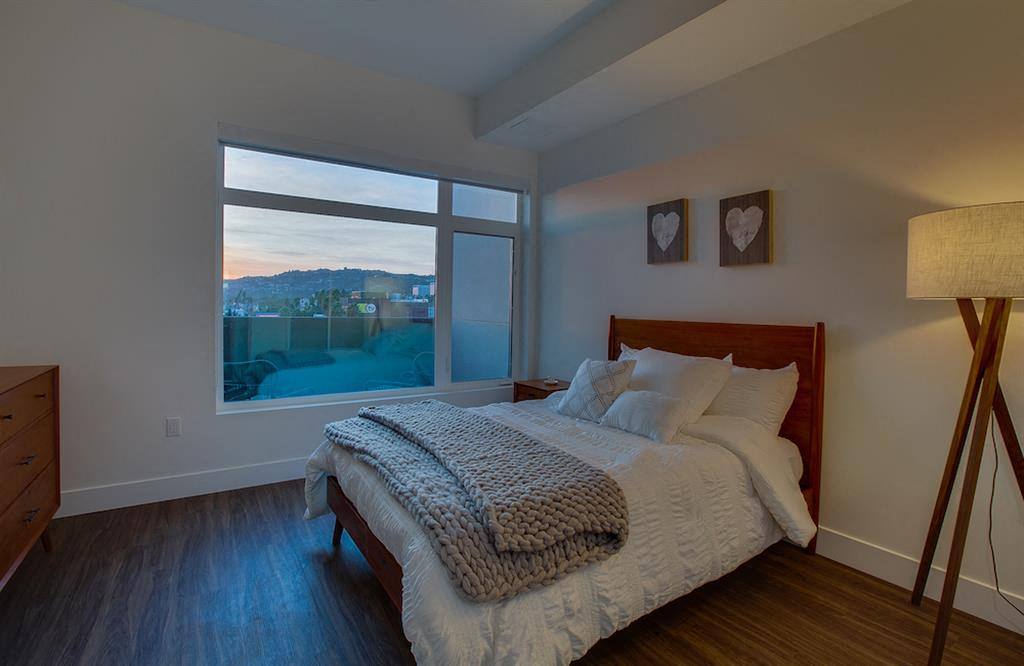 Apartment for rent at 6630 Sunset Blvd, Los Angeles, CA 90028