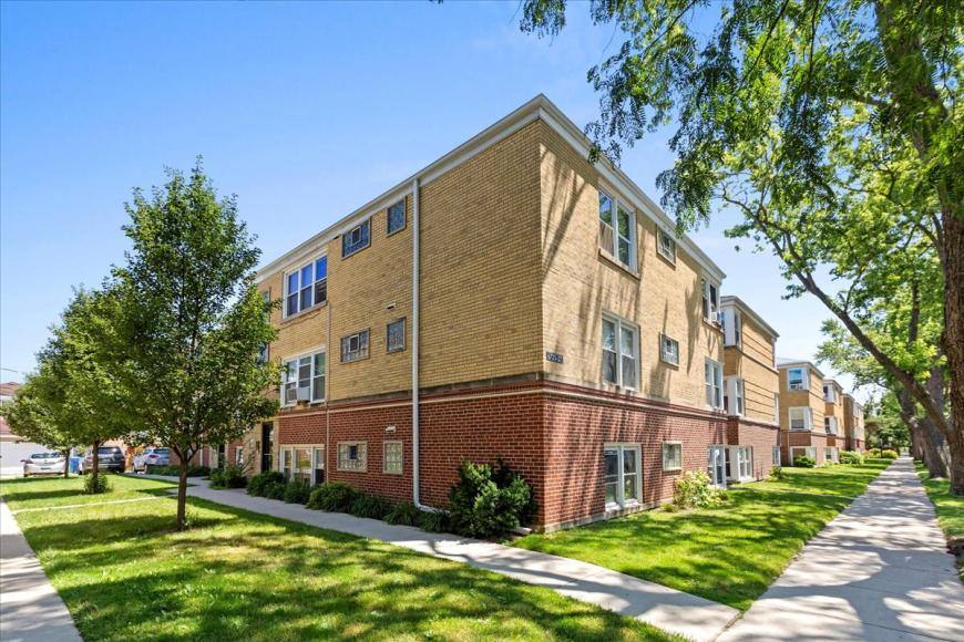 Apartment for rent at 6705 N California Ave #19-1W, Chicago, IL 60645