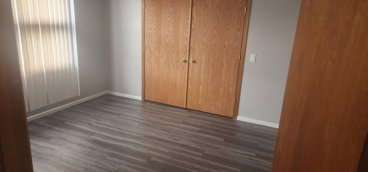 Townhouse for rent at Oak Knoll Estates, 405 First St, Cary, IL 60013