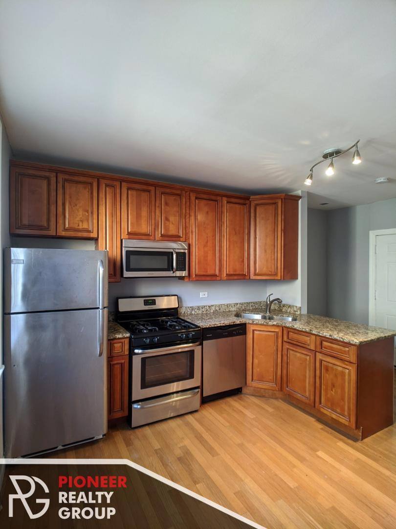 Apartment for rent at Albany Park Gardens, 5027-29 N Harding, Chicago, IL 60625