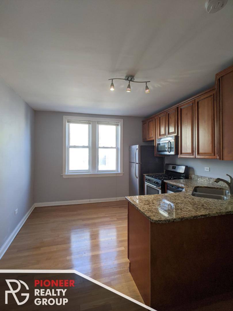 Apartment for rent at Albany Park Gardens, 5027-29 N Harding, Chicago, IL 60625