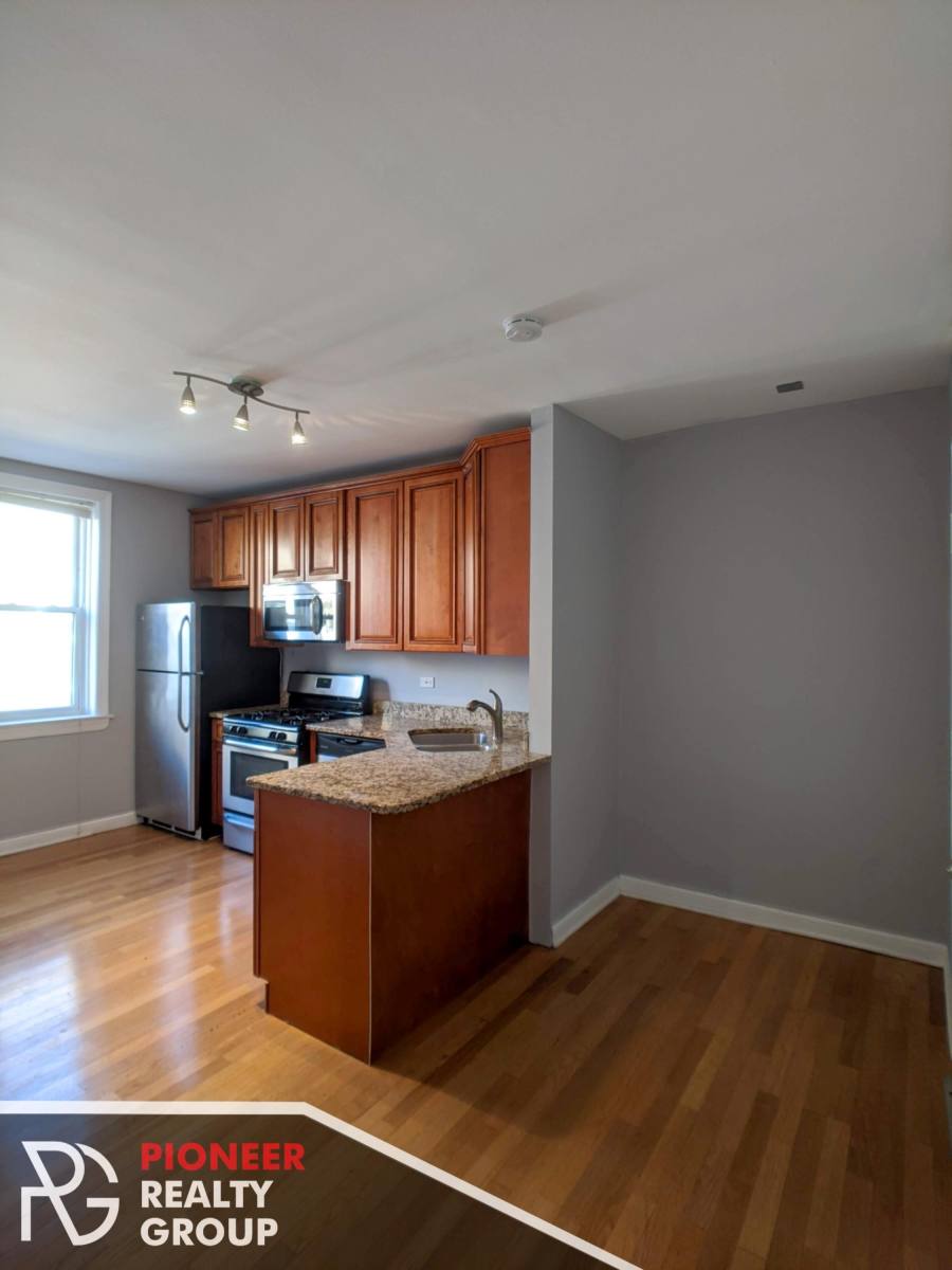 Apartment for rent at Albany Park Gardens, 5027-29 N Harding, Chicago, IL 60625