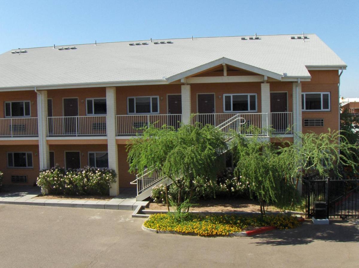 Apartment for rent at 1735 Grand Ave, Phoenix, AZ 85007