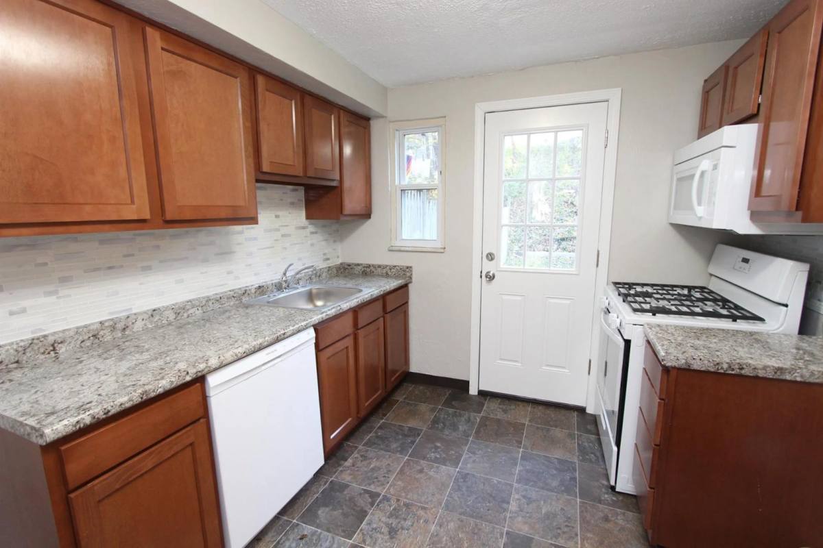 Apartment for rent at Lindenwood, 911-955 Sleepy Hollow Rd, Pittsburgh, PA 15234