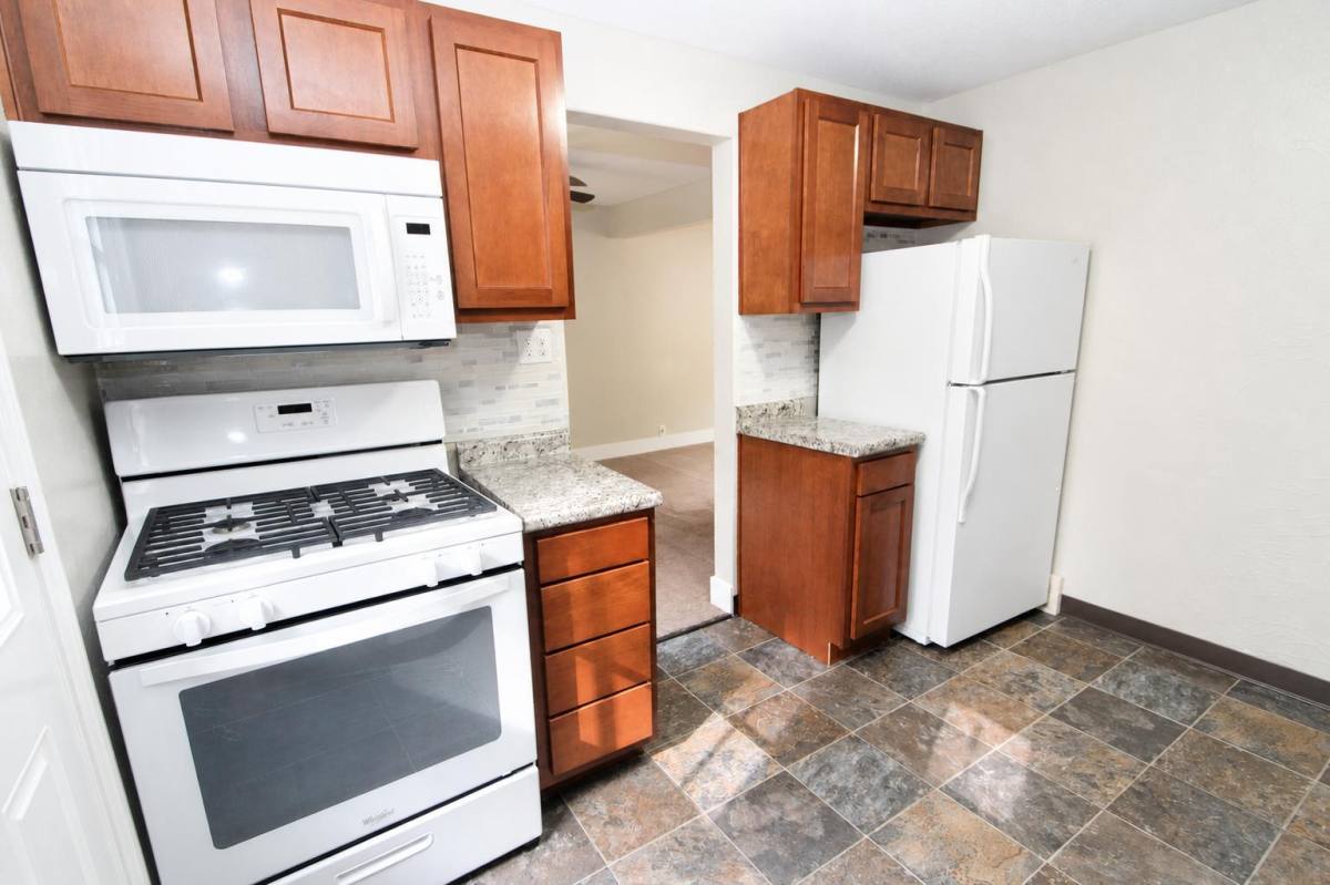 Apartment for rent at Lindenwood, 911-955 Sleepy Hollow Rd, Pittsburgh, PA 15234