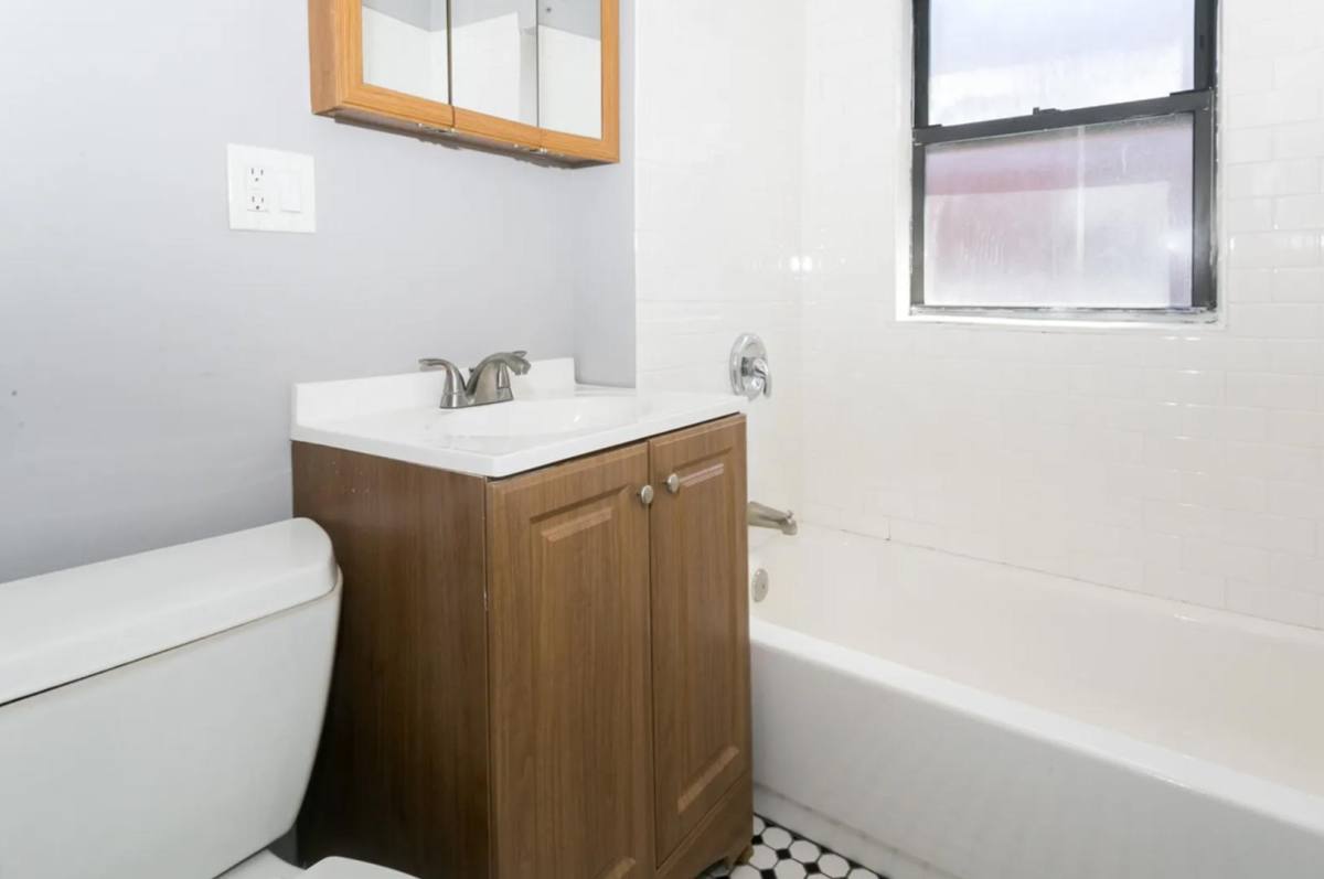 Apartment for rent at 4506 N Central Park Ave, Chicago, IL 60625