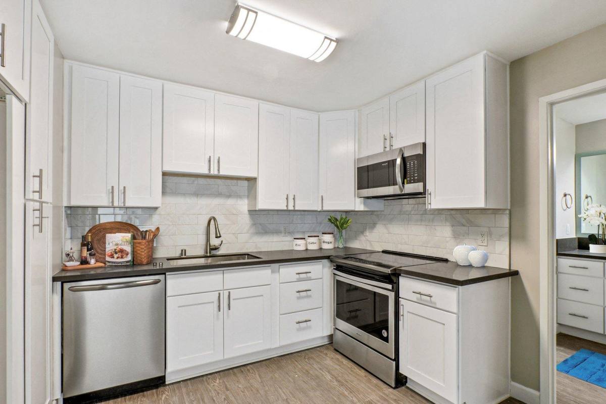 Apartment for rent at Hilgard, 870 Hilgard Ave #405, Los Angeles, CA 90024