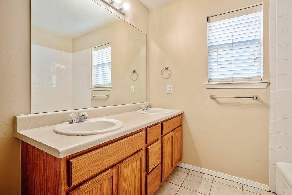 House for rent at 324 Belmont Dr, Edmond, OK 73034