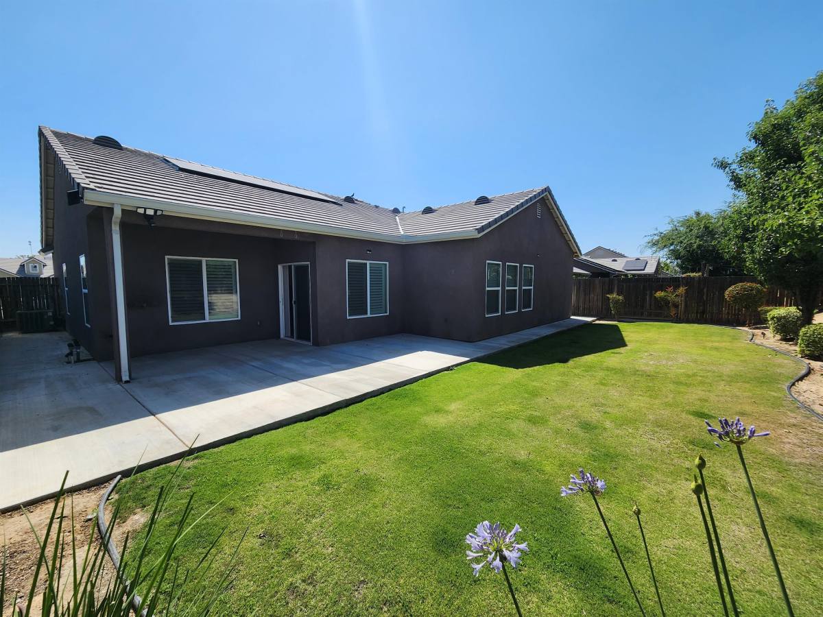 House for rent at Summerlyn, 13710 Onyx Night Dr, Bakersfield, CA 93314