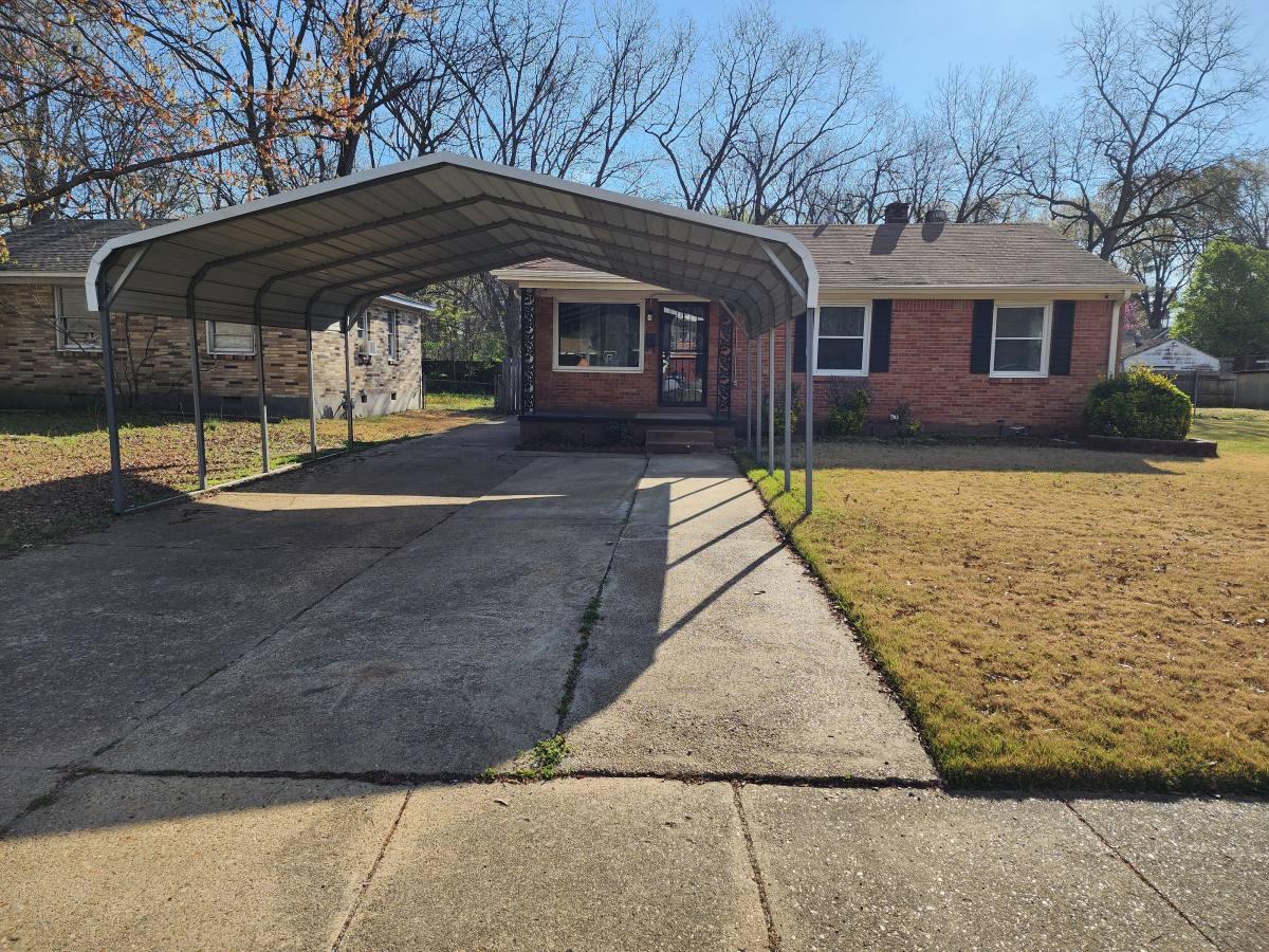 House for rent at 1386 Robin Hood Lane, Memphis, TN 38111