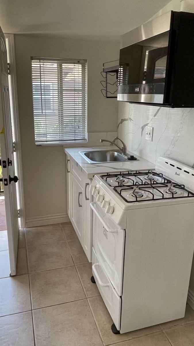House for rent at 5138 W 141st St, Hawthorne, CA 90250