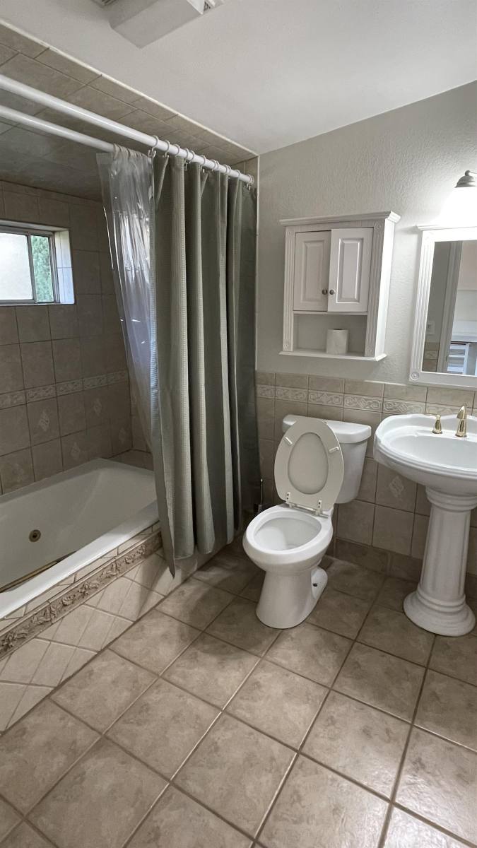 House for rent at 5138 W 141st St, Hawthorne, CA 90250