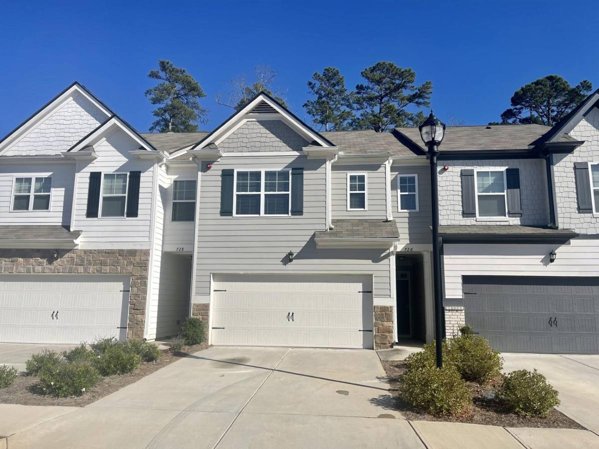 Townhouse for rent at 726 Woodstock Grove Dr #1, Woodstock, GA 30188