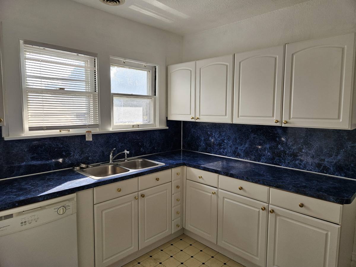 Apartment for rent at 908 Forsythe St, Toledo, OH 43605