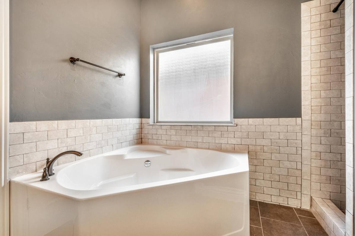 House for rent at Robin Ridge, 2304 NW 156th St, Edmond, OK 73013