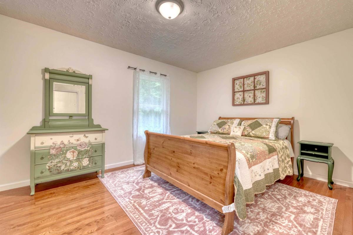 House for rent at 562 New Hope Club Rd, Ellijay, GA 30540