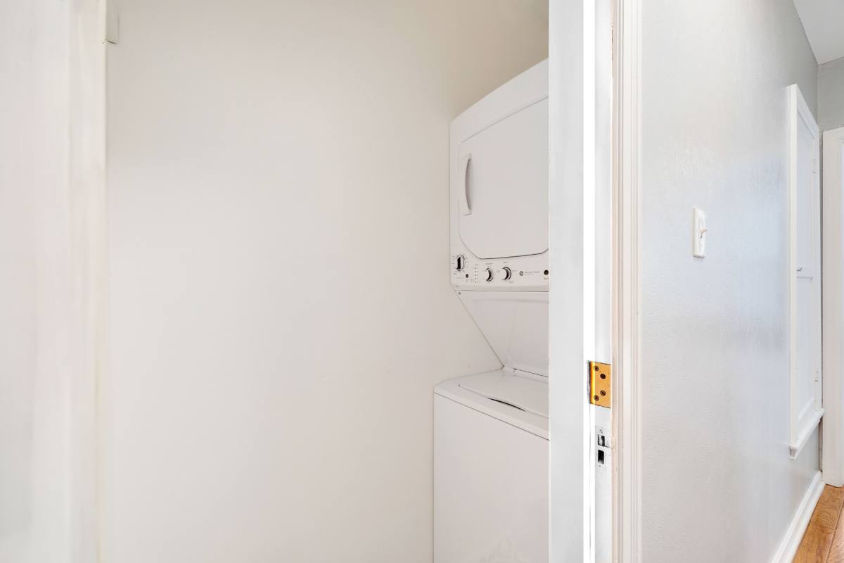 Townhouse for rent at 4050 State Line Rd, Kansas City, KS 66103