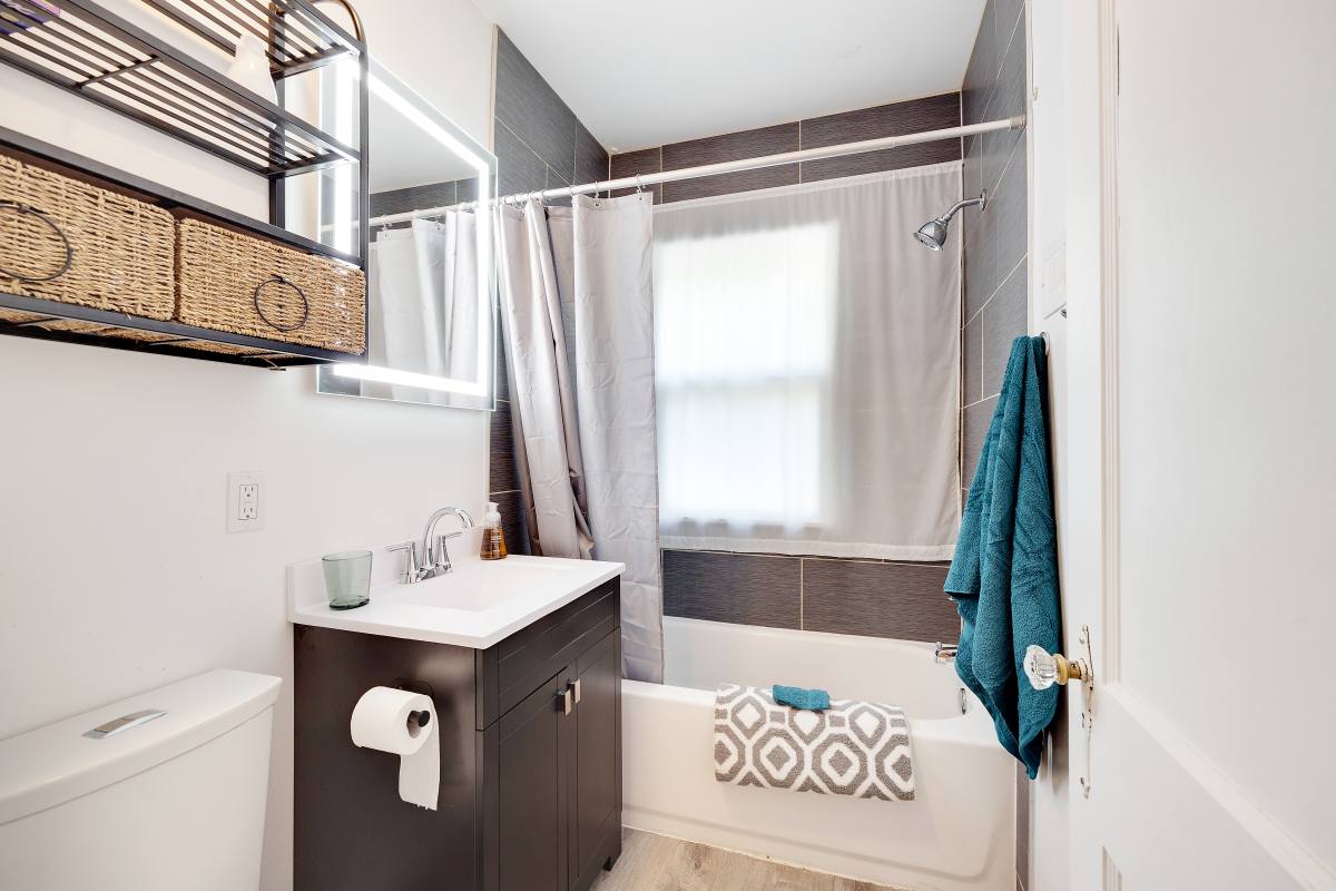 Townhouse for rent at 4050 State Line Rd, Kansas City, KS 66103