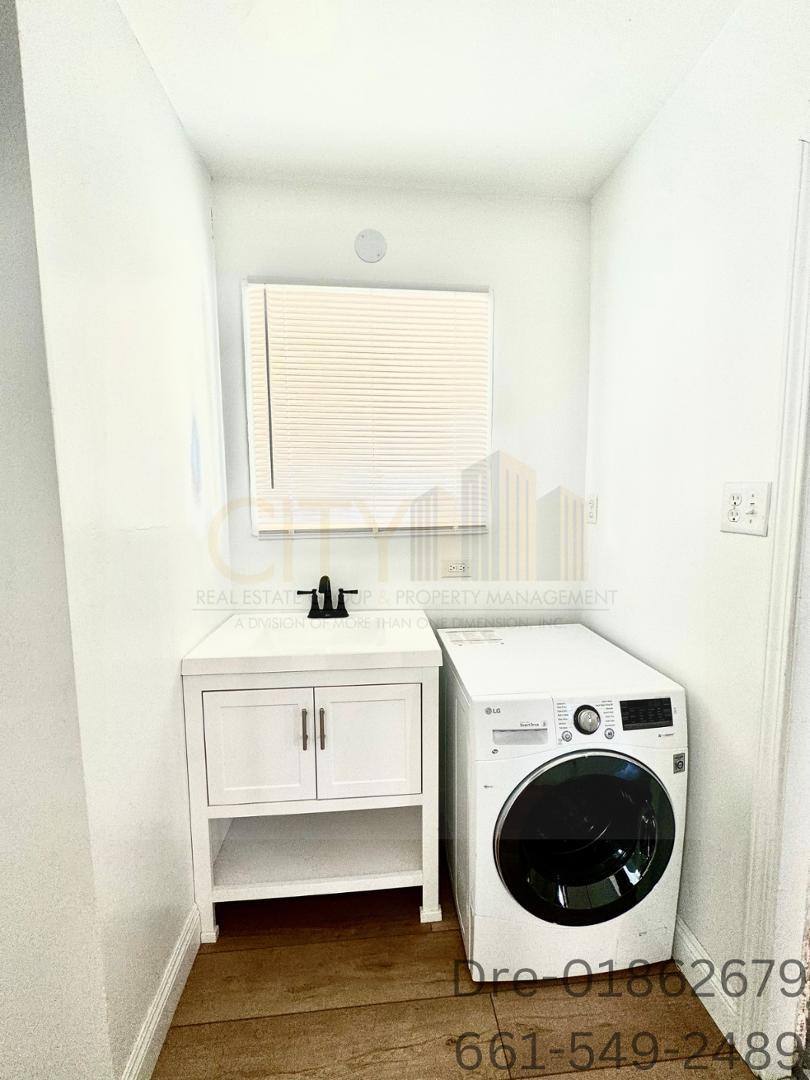 House for rent at 2709 17th St #2, Bakersfield, CA 93301