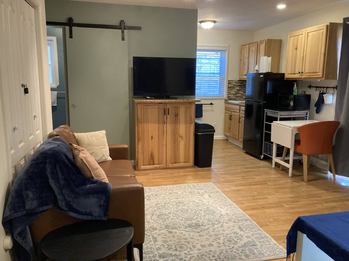 Apartment for rent at 4400 Genessee St #1W, Kansas City, MO 64111