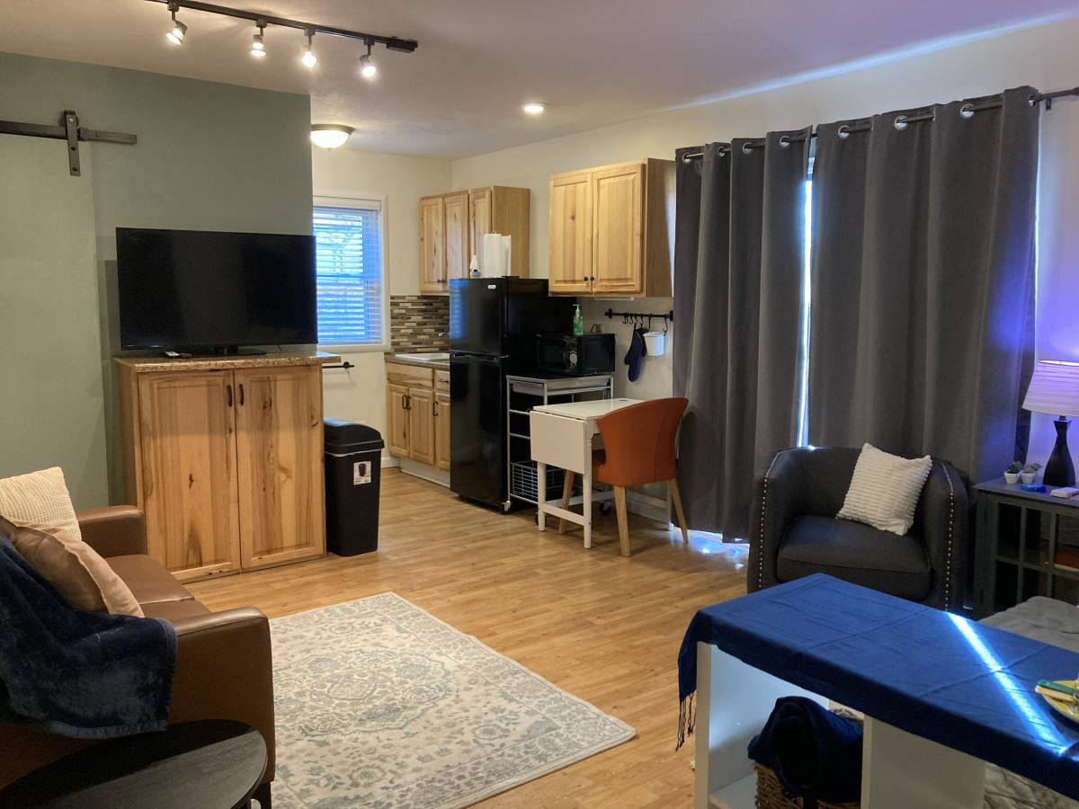 Apartment for rent at 4400 Genessee St #1W, Kansas City, MO 64111