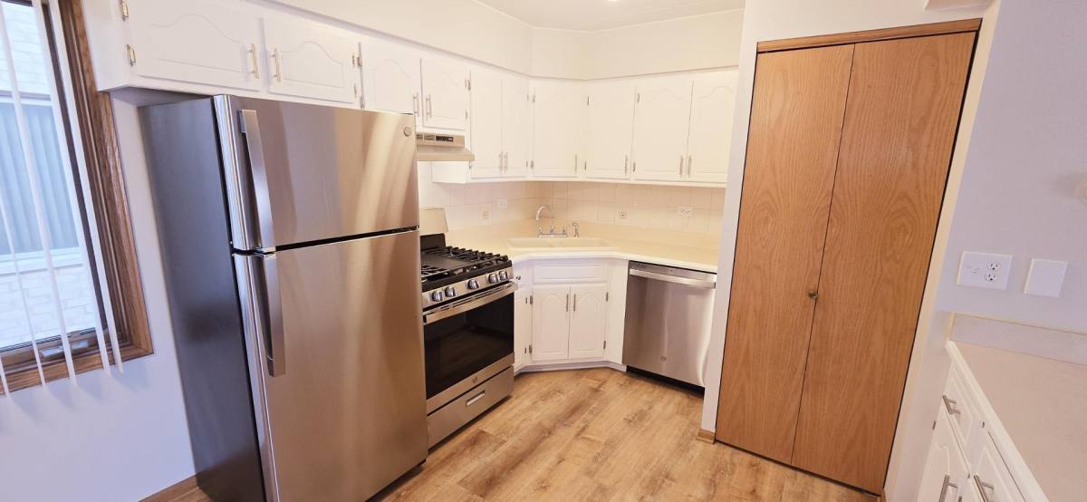 Apartment for rent at Minnicks Oak Lawn, 9517 Minnick Ave #2E, Oak Lawn, IL 60453