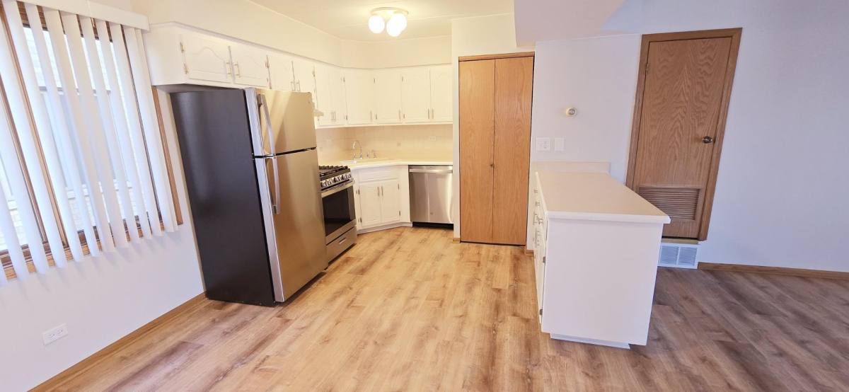 Apartment for rent at Minnicks Oak Lawn, 9517 Minnick Ave #2E, Oak Lawn, IL 60453