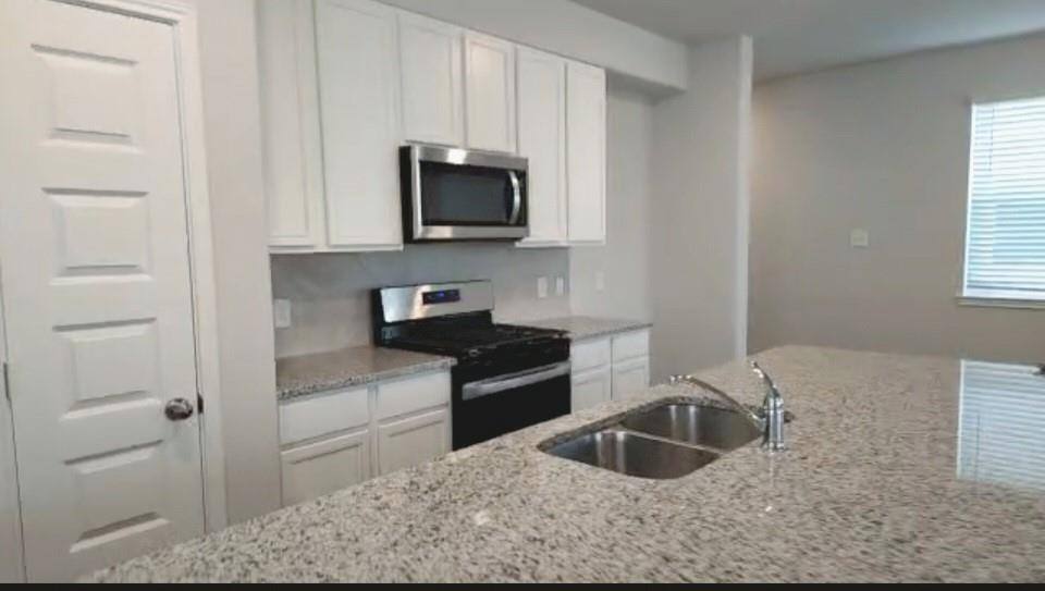 House for rent at 946 Grand Emperor Dr, Houston, TX 77073